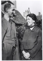 Marcel Jouhandeau (1888-1979) avec sa mère, vers 1931